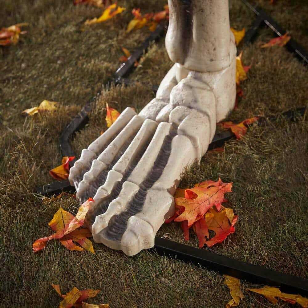 Home Accents Holiday 12 ft Giant-Sized Skeleton With LifeEyes LCD Eyes - Image 4
